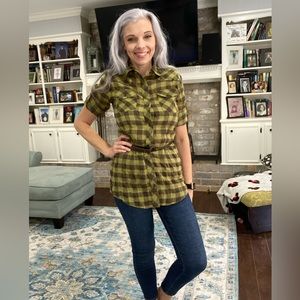 Mudd Medium button down top